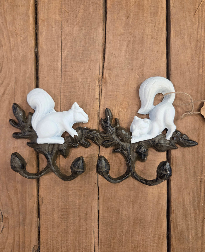 Cast Iron - Two Squirrels with 4 Acorn Hooks